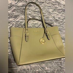 Michael Kors tote purse 💚
